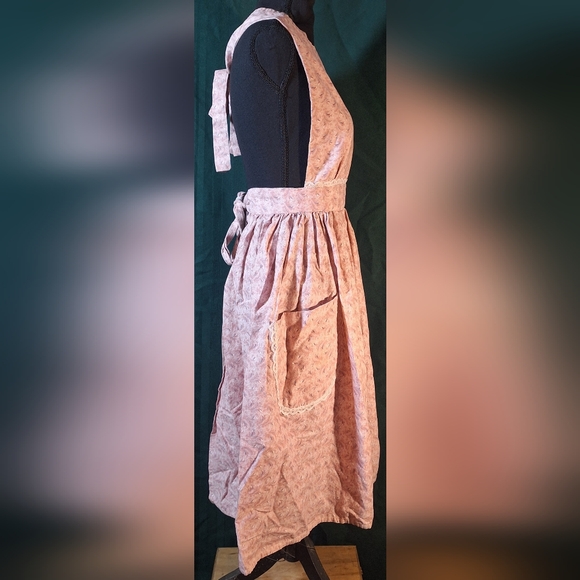 Vintage Homemade Pioneer Apron in Pink with a Delicate Print - Picture 2 of 7